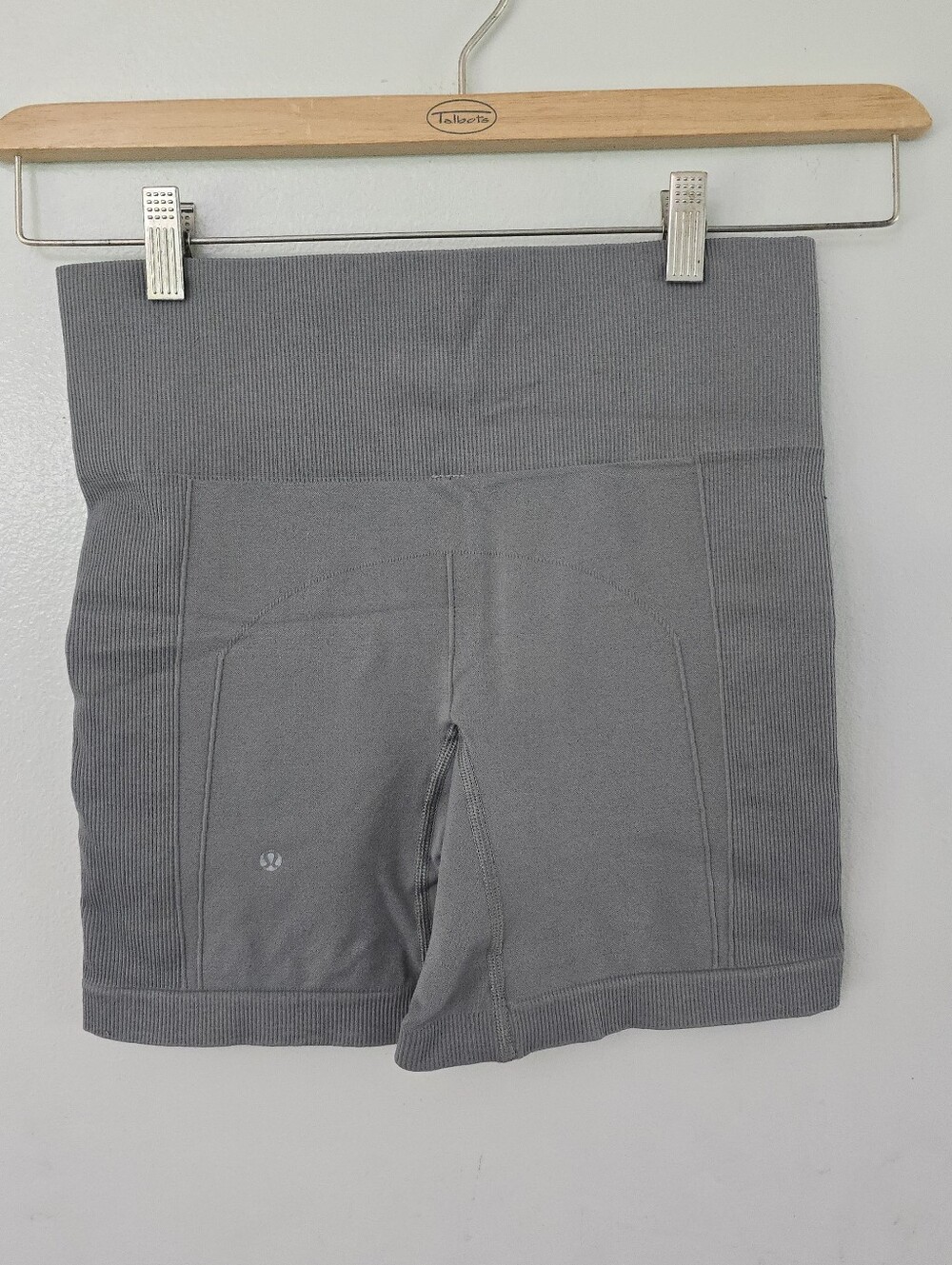 LULULEMON high-waist Gray Shorts Cycling Yoga Gym Running Size Small *read - Picture 3 of 7